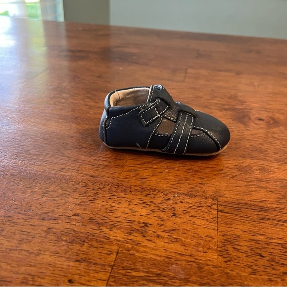 Livie and Luca navy first walkers leather shoes size 0-6 months - Picture 2 of 9